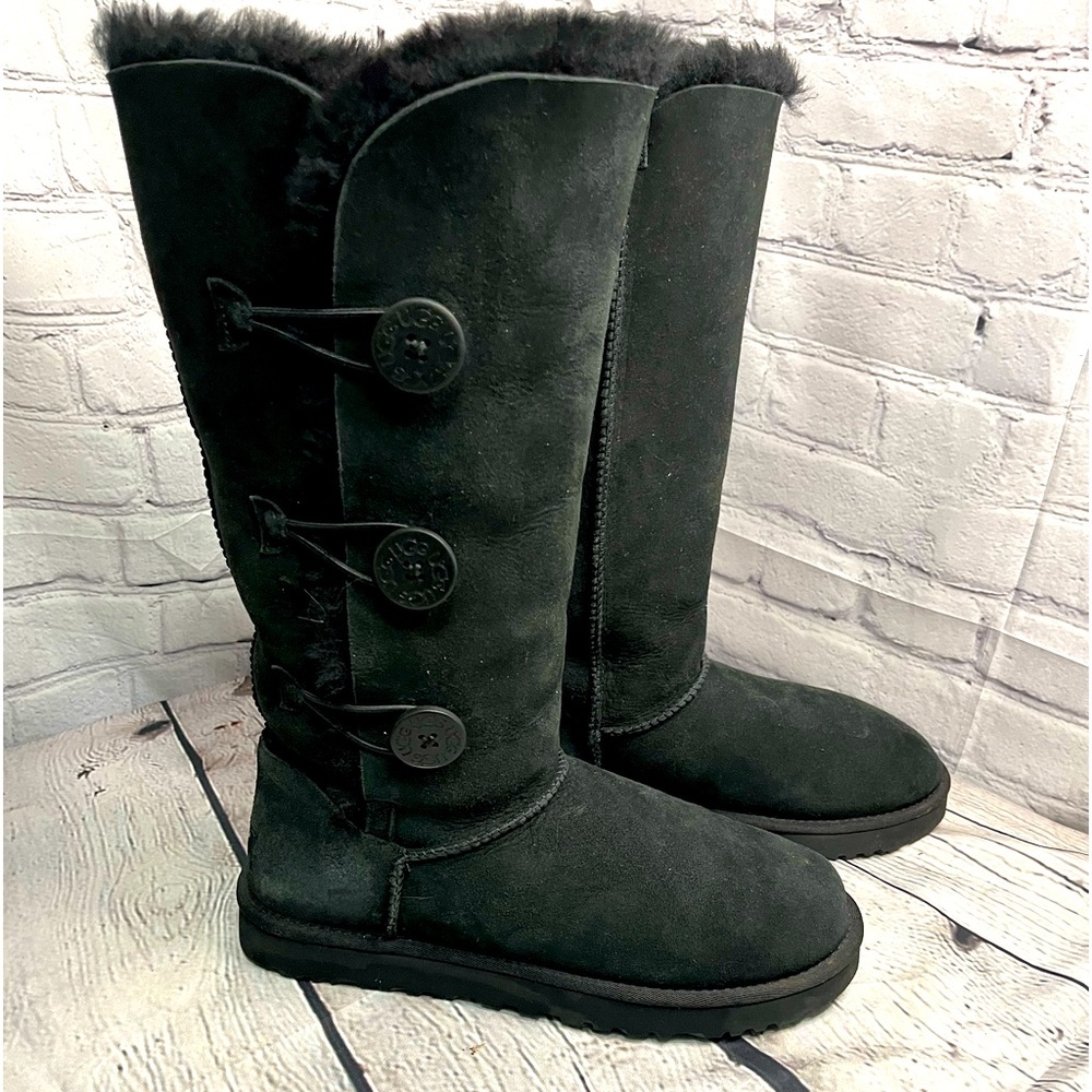 UGG AUSTRALIA-women’s 11, gorgeous and well kept